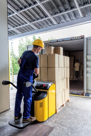 Crossdocking vs. Transloading Services